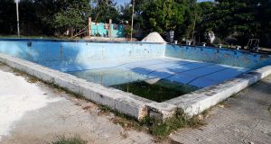PISCINA DEL CLUB DE LEONES PERMANECE ABANDONADA