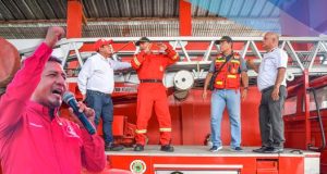 GOBERNADOR DE LORETO RENÉ CHÁVEZ LOGRÓ MODERNO EQUIPAMIENTO PARA LOS BOMBEROS DE IQUITOS