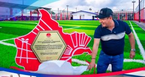 GOBERNADOR RENÉ CHÁVEZ INAUGURA RENOVADA CANCHA SINTÉTICA EN ROSA PANDURO