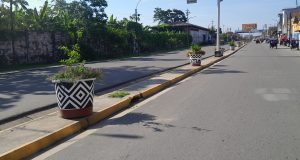 CONTRASTES EN LA AVENIDA NAVARRO CAUPER