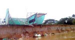 NO APOYAN A COLEGIO ARRASADO POR EL RÍO