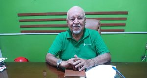 EXDECANO DE ARQUITECTOS DE LORETO LLAMA “IDIOTA ILUMINADO” A ENRIQUE RODRÍGUEZ