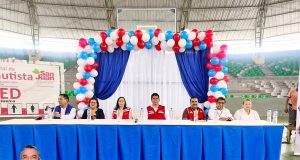 En representación del alcalde Olmex Escalante Chota, el gerente de Desarrollo Económico y Social, Lic. Marco Valcárcel Lache, estuvo presente en la graduación del programa de formación de cuidadores a personas con discapacidad del OMAPED – Punchana.