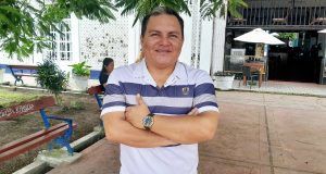 “LOS ESCRITORES TENEMOS UN COMPROMISO SOCIAL… MÁS QUE CAMBIO DE NOMBRES SE DEBE CONOCER LA HISTORIA AMAZÓNICA”