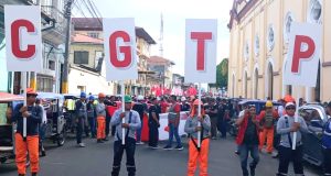 TRABAJADORES DE CGTP MARCHAN EN APOYO A DESPEDIDAS POR VIDAURRE