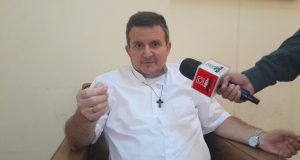 LOS FIELES DEL PADRE FRANCISCO DEJAN MENSAJES DE AMOR