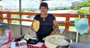 25 AÑOS VENDIENDO CACHANGAS FRENTE AL RÍO