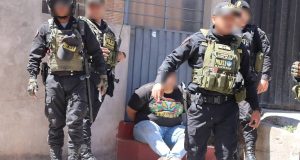 Arequipa: 3 extranjeros detenidos por portar granada, pistola, municiones y cartas de extorsión