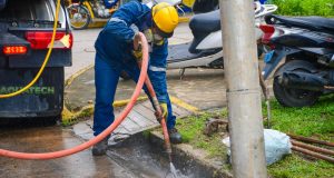Hidrojet del Gorel-Opipp realizó limpieza de sifones en la ciudad cuadra once de la calle Yavari