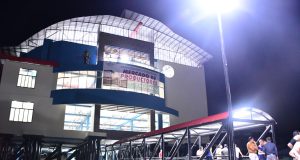 René Chávez gobernador de Loreto, inauguró y entregó «Mercado de productores» al alcalde Maynas Vladimir Chong