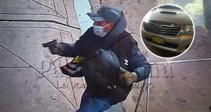 Asalto en Juliaca: Sujetos con chalecos policiales roban a mujer a plena luz del día