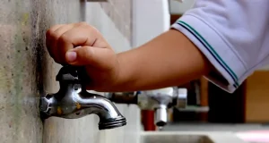 SUTEP Puno alerta que 60% de escuelas carecen de agua y luz en la región