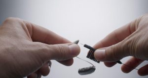 Mantenimiento y cuidado de las pilas para audífonos medicados