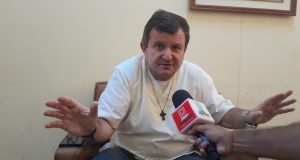 Padre Portelli exige respuestas ante violencia que enluta a Iquitos