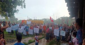 CONVOYES PETROLEROS SIGUEN RETENIDOS EN EL RÍO CORRIENTES