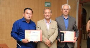 DDC SAN MARTÍN RECONOCE APORTE LITERARIO Y EDITORIAL DE JORGE NÁJAR Y JAIME A. VÁSQUEZ
