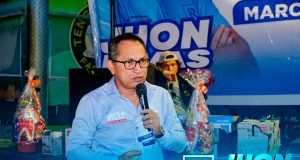 Candidato al Senado por Renovación Popular Lidera Conversatorio Jurídico en Punchana con Gran Participación Ciudadana