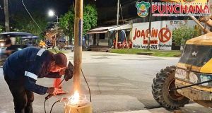 #buenagestion || ✅ La Municipalidad Distrital de Punchana, mediante la Unidad de Transporte, Tránsito, Viabilidad, Vehículos y Maquinas y bajo la supervisión de la Gerencia de Servicios Municipales, procedió de manera inmediata a la reposición del semáforo ubicado en la intersección de las calles San José y Piura tras haber sido derribado por la colisión de un tráiler.