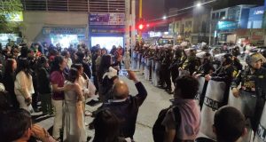 Arequipa: estudiantes UNSA acusan de agresión a PNP en protesta por atropello contra alumno