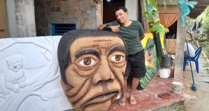 BUSCA SALVAR LA SELVA CON SU ARTE