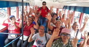 ADULTOS MAYORES VUELVEN A LAS AULAS PARA LEER Y ESCRIBIR