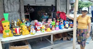 SACÓ ADELANTE A SU FAMILIA VENDIENDO ALCANCÍAS