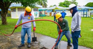 Gorel- Opipp realizó limpieza de cajas de registro de desagüe en interiores de la IEI Victoria Barcia Bonifatty