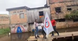 CANDIDATO ROGER GRONERTH HACE CAMPAÑA EN COLEGIO