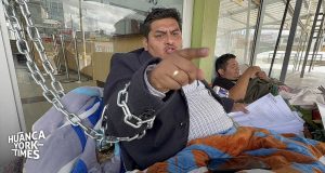 “Me quedo hasta que me paguen”: Proveedor encadenado responde a Municipalidad de El Tambo