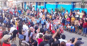 ESCOLARES DEL GENERALÍSIMO SAN MARTÍN RINDEN HOMENAJE AL PERÚ