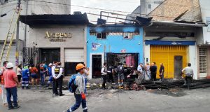 NO DESCARTAN CORTOCIRCUITO EN INCENDIO DE CALLE ARICA