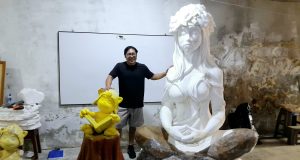 ARTE AMAZÓNICO EN GRAN FORMATO CON ESCULTURAS EN FIBRA DE VIDRIO