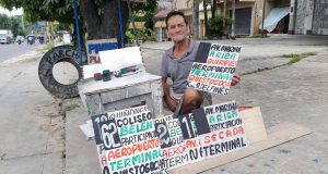 PINTA DESDE LOS 12 AÑOS Y CON SU ARTE SACÓ ADELANTE A SU HIJO