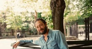 ACTOR FAMOSO ESCUCHA A “LOS WEMBLER’S” MIENTRAS CONDUCE