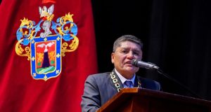 Alcalde de Arequipa pide a Dina Boluarte mil millones de soles para cumplir promesas de intercambios viales