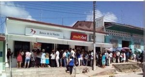 “LOS HENRY” CULMINAN LOS DESEMBOLSOS PARA LA POBLACIÓN DE PUINAHUA POR EL CHOQUE DE SUS BARCAZAS