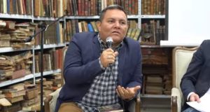 LA IRONÍA Y CRÍTICA SOCIAL ESTÁ EN LA PROPUESTA LITERARIA DE ÁLVARO IQUE