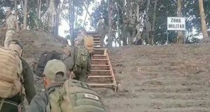 COLOMBIA DESPLIEGA TROPAS EN FRONTERA CON PERÚ