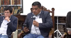 ESCRITOR ÁLVARO IQUE EXPLORA LA VIDA DE LOS MARGINADOS