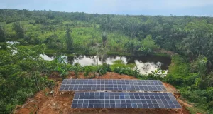 Loreto: Comunidades indígenas acceden a energía limpia con microrredes solares