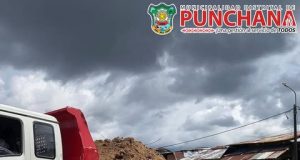 M.D.P. BRINDA APOYO CON MATERIAL DE RELLENO EN EL A.H. RAÚL CHUQIPIONDO