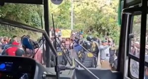 Crisis en Machu Picchu: Alerta internacional y pérdidas millonarias por vías bloqueadas y turistas varados en medio del caos por pelea para recuperar carretera Hiram Bingham