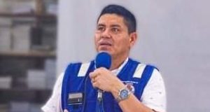 ALCALDE DE URARINAS ES GRABADO COORDINANDO APOYO A CANDIDATA