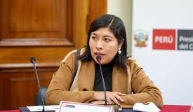 BETSSY CHÁVEZ HOSPITALIZADA POR RECOMENDACIÓN MÉDICA