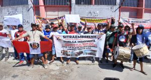 LUCHAN CONTRA EMBOTELLADORA DE INCA KOLA Y COCA COLA: TRABAJADORES QUIEREN AUMENTO DE SUELDO