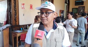 LA MUJER INDÍGENA EN FERIA Y CON REFLEXIÓN