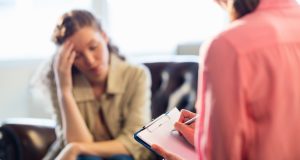 TRABAJADORES TIENEN PROBLEMAS DE SALUD MENTAL