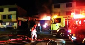 Arequipa: extorsionadores queman local de neumáticos en represalia, en Miraflores