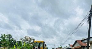 MAQUINARIAS CONTINÚAN TRABAJANDO