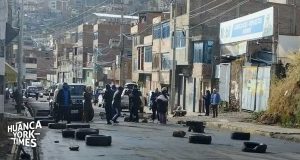 Huancavelica acata paro nacional: bloquean carretera hacia Huancayo y exigen cierre del Congreso